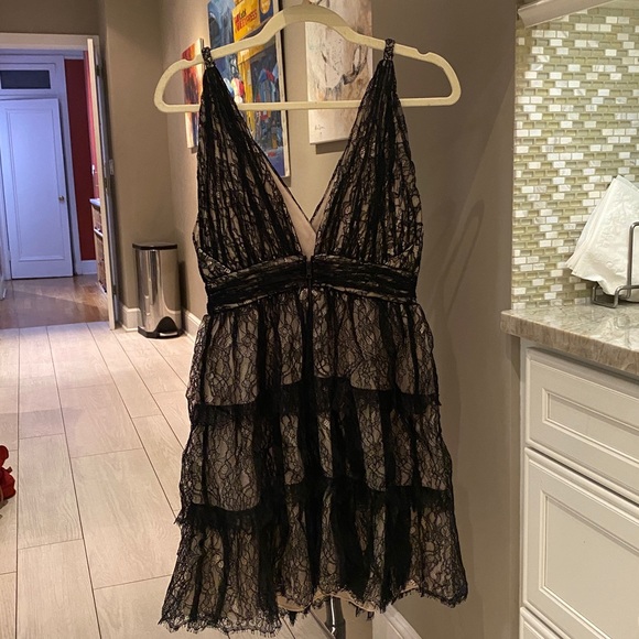 Black tiered lace dresss - Picture 2 of 3